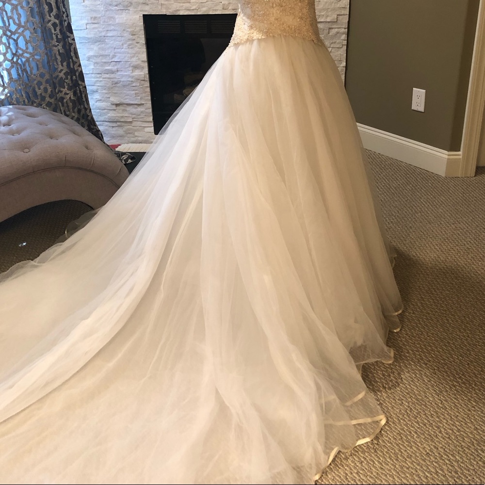 HOUSE OF BIANCHI IVORY BALL GOWN WEDDING DRESS - Picture 6 of 8